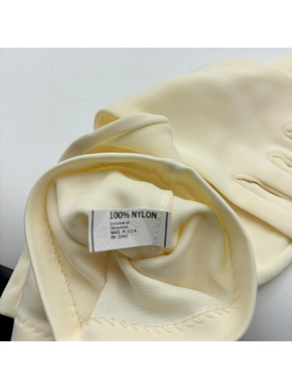 1950-60s White Nylon Gloves One Size Original Package Hong Kong - Picture 5 of 8